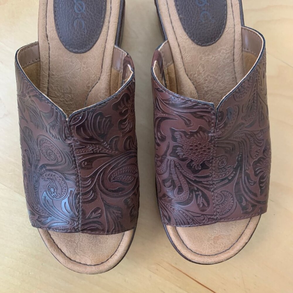 Tooled b.o.c. Wedge Sandals